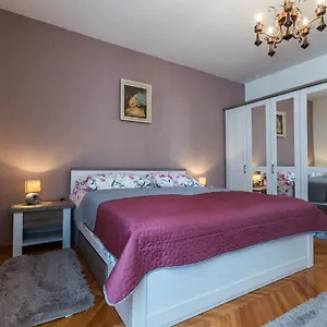  Apartment Drago 2br Apt. In Old Town